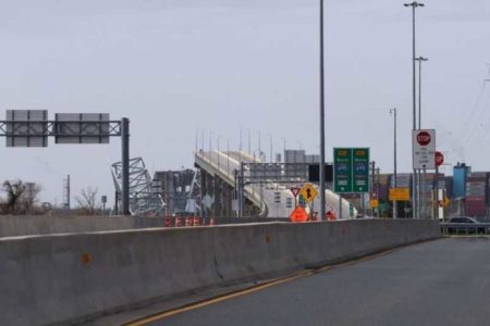 Jembatan di Baltimore Ambruk, Sejumlah Orang Dinyatakan Hilang 2