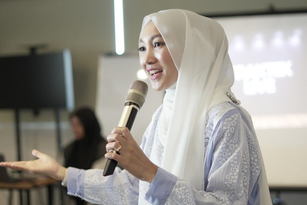 Fea Rini dan Filosofi Gang Sempit: Kisah Sukses Entrepreneur Digital yang Mengubah Keterbatasan Menjadi Kekuatan 1