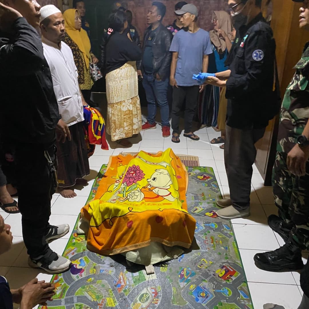 Dramatis! Petugas Damkar Evakuasi Jasad Wanita Tunarungu dari Sumur 2