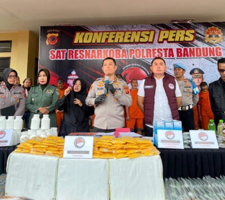Jaringan Penjualan Obat Keras di Bandung Raya Terungkap 6