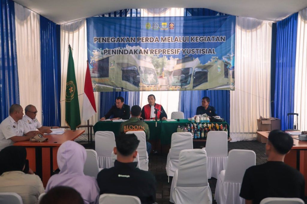 Langgar Perda di Bandung, Pelaku Prostitusi Hingga Penjual Obat Terlarang Disidang 1