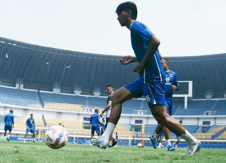 Persib Bandung vs Madura United FC, Dua Bek Terbaik Pangeran Biru Absen? 2