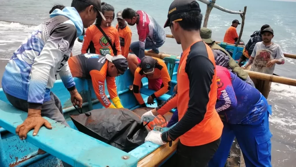 Korban Terseret Ombak Pangandaran Ditemukan Sudah Tak Bernyawa 8