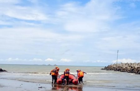Nelayan Hilang di Perairan Indramayu, Basarnas Jabar Lakukan Pencarian 1