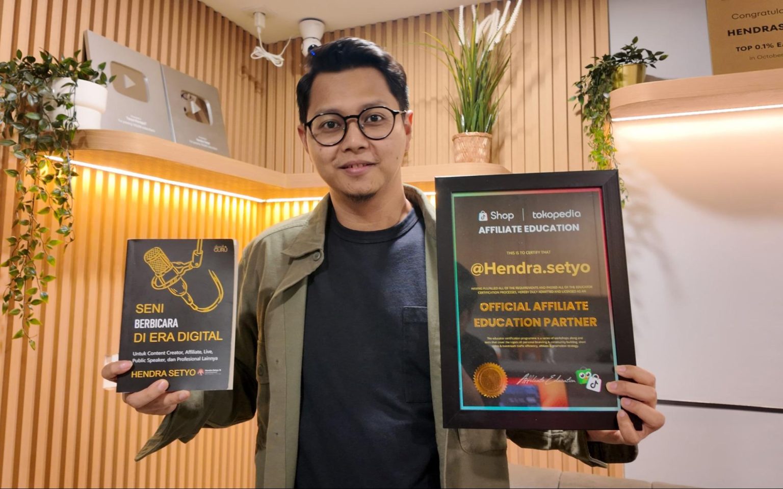 Hendra Setyo Ungkap Tips Anti Mainstream Jadi Content Creator Sukses, Pemula Wajib Tahu! Hendra Setyo Ungkap Tips Anti Mainstream Jadi Content Creator Sukses, Pemula Wajib Tahu! 6