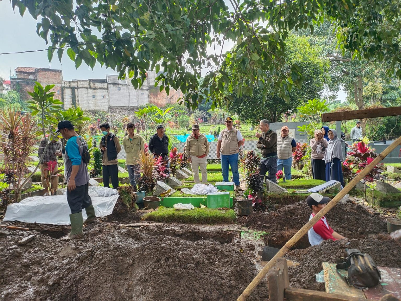 TPU Nagrog Ujungberung Dilanda Longsor Saat Hujan Deras Mengguyur Bandung 3