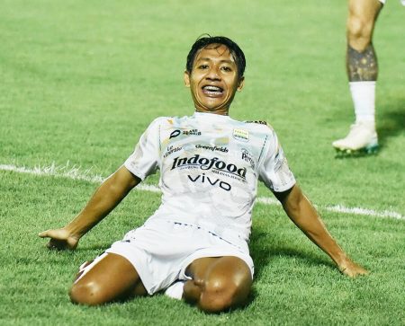 Semen Padang vs Persib Bandung: Rekap Pertandingan dan Performa Pemain Kunci Semen Padang vs Persib Bandung: Rekap Pertandingan dan Performa Pemain Kunci 2