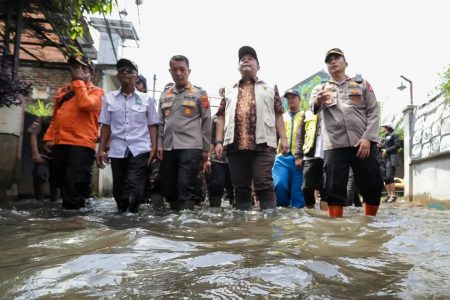 Sidak Lokasi Banjir Kabupaten Bandung, Wakil Ketua DPR RI Soroti Penanganan Darurat 5