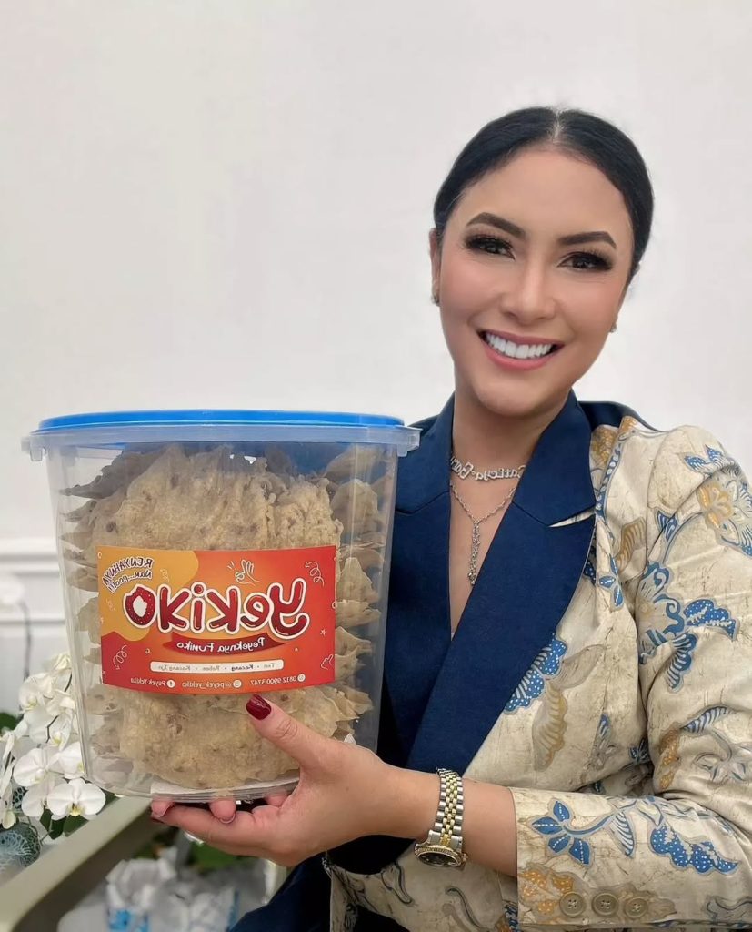 Istri Menteri UMKM Maman Abdurrahman Minta Fasilitas Negara ke Eropa? Istri Menteri UMKM Maman Abdurrahman Minta Fasilitas Negara ke Eropa? (Instagram/@tina.astari)
