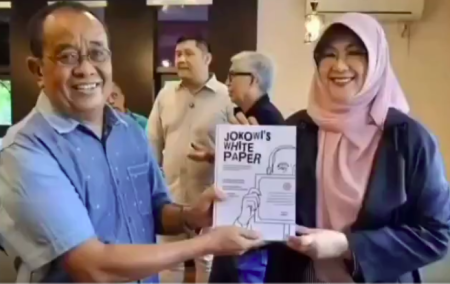 Launching buku Roy Suryo Berjudul Jokowi’s White Paper (X/@yaniarsim)