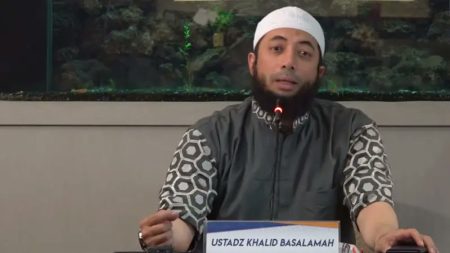 Khalid Basalamah Kembalikan Uang ke KPK Terkait Korupsi Kuota Haji (X/@Oscar_Defii)