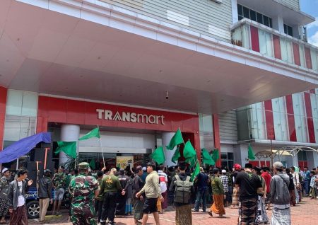 Apakah Transmart Punya Trans7 (X/@AchmadAnnama)