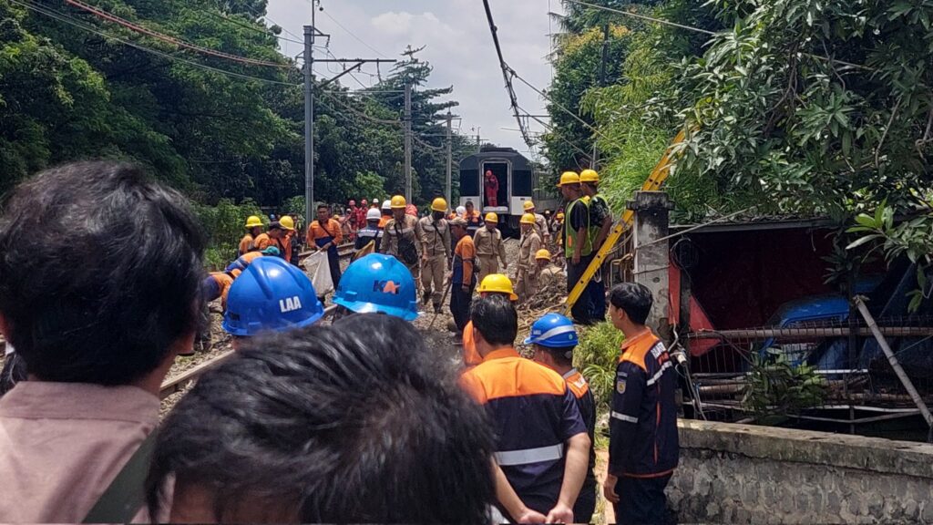 Tabrakan di Tangerang Hari Ini (X/@Zarkidhan)